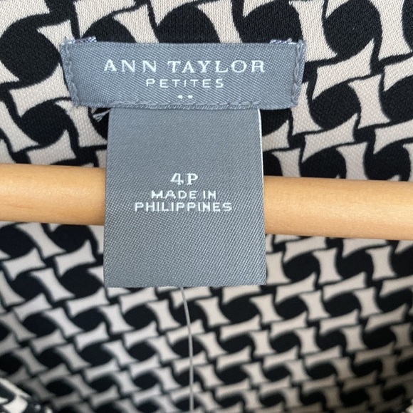 Ann Taylor Factory Petites 4P Black Cream Geometric V-Neck Sleeveless Dress NWT - Picture 7 of 12